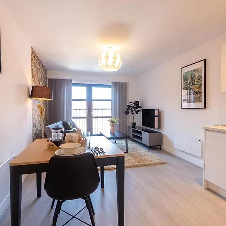 Cozy 1-bed In Family-ready Apartment